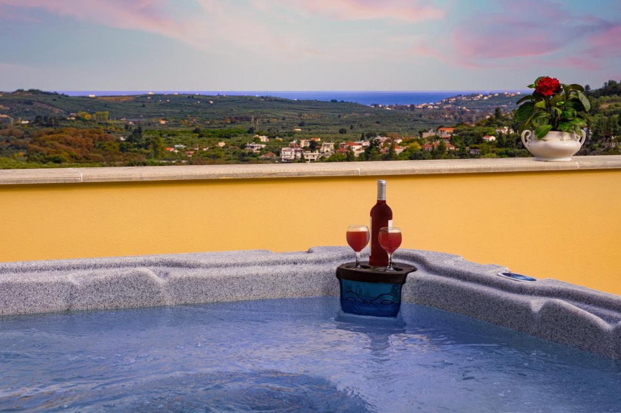 Villa Erontas - Private Heated Jacuzzi Maherí Kültér fotó