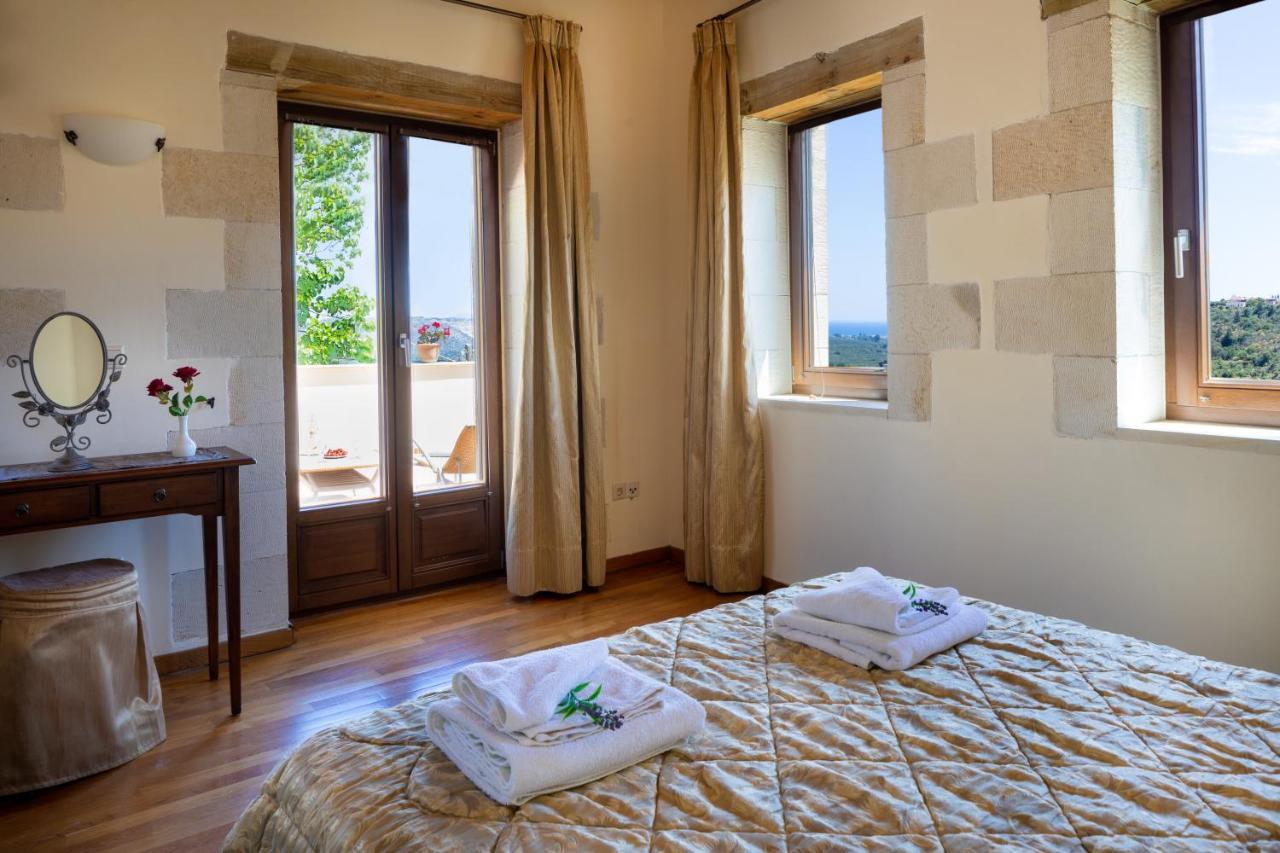 Villa Erontas - Private Heated Jacuzzi Maherí Kültér fotó